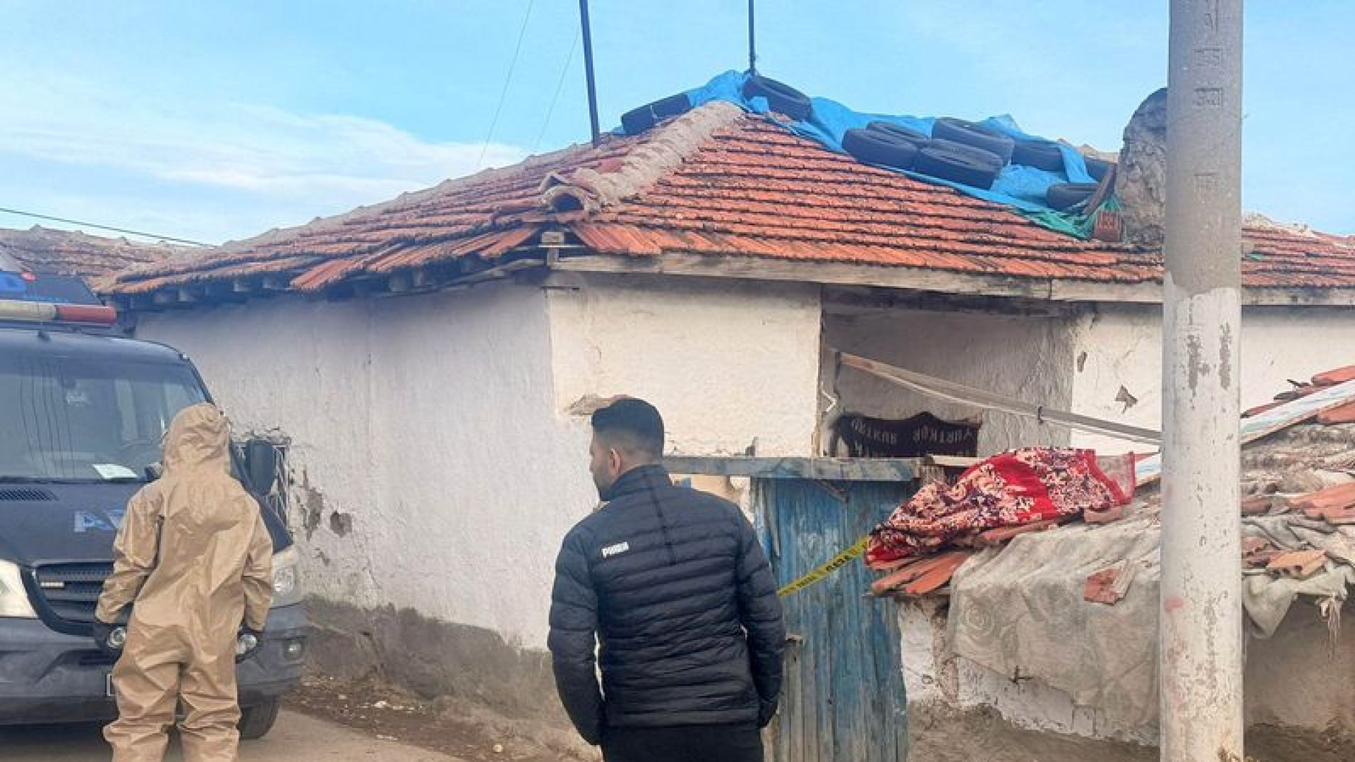 Ankara Polatlı'da Boya Katkısından Zehirlenen 4 Kişi Hastaneye Kaldırıldı