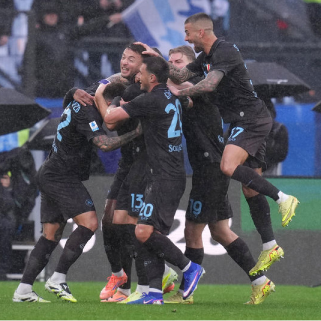 Napoli, Lazio'yu iki golle geçti!