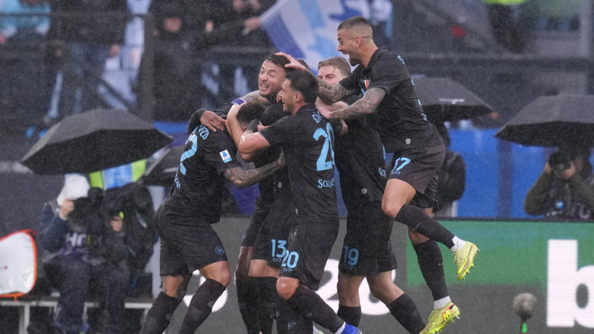 Napoli, Lazio'yu 2-0 Yenerek Serie A'da Puanını 37'ye Çıkardı