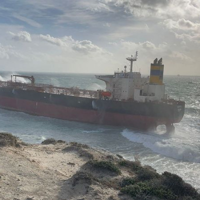 Çanakkale’de tanker karaya oturdu