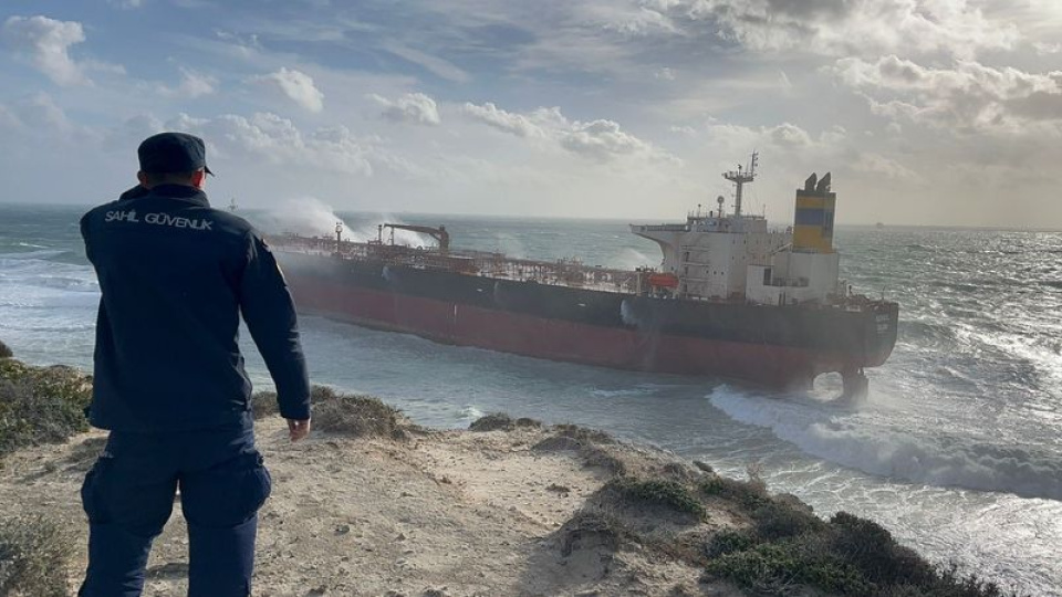 Çanakkale'de tanker karaya oturdu