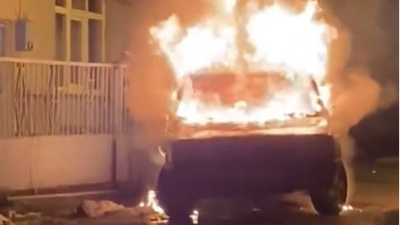 Park halindeki otomobil yandı