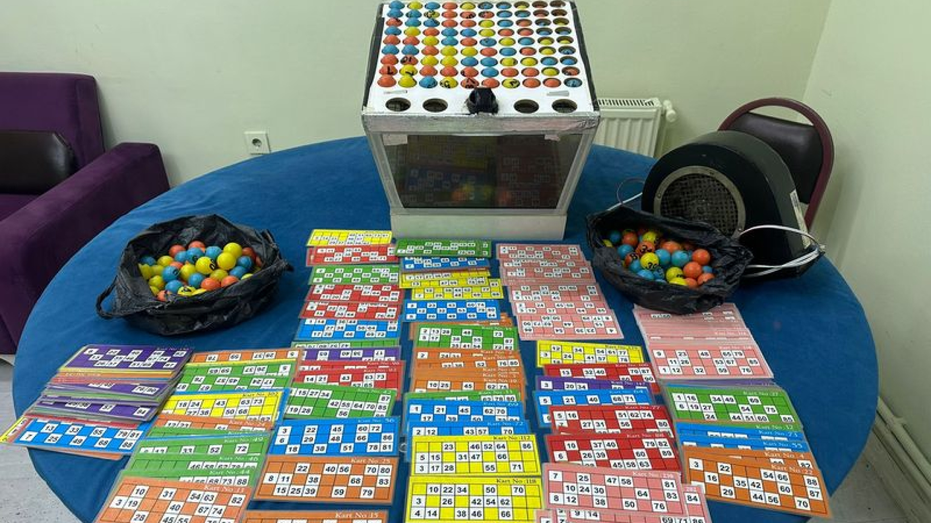 Eskişehir’de kumar operasyonunda 43 kişiye toplam 498 bin 972 lira ceza yazıldı