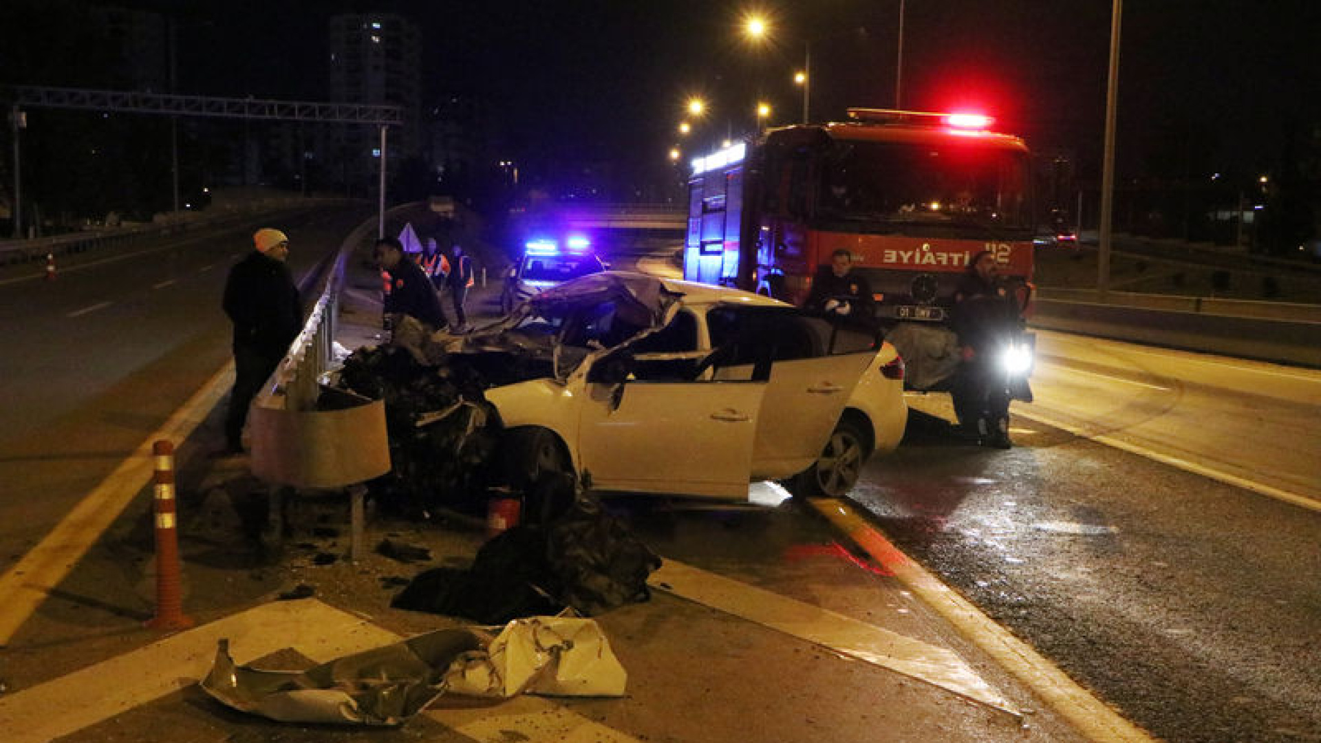 Adana'da Otoyolda TIR'a Arkadan Çarpan Otomobil: 1 Ölü