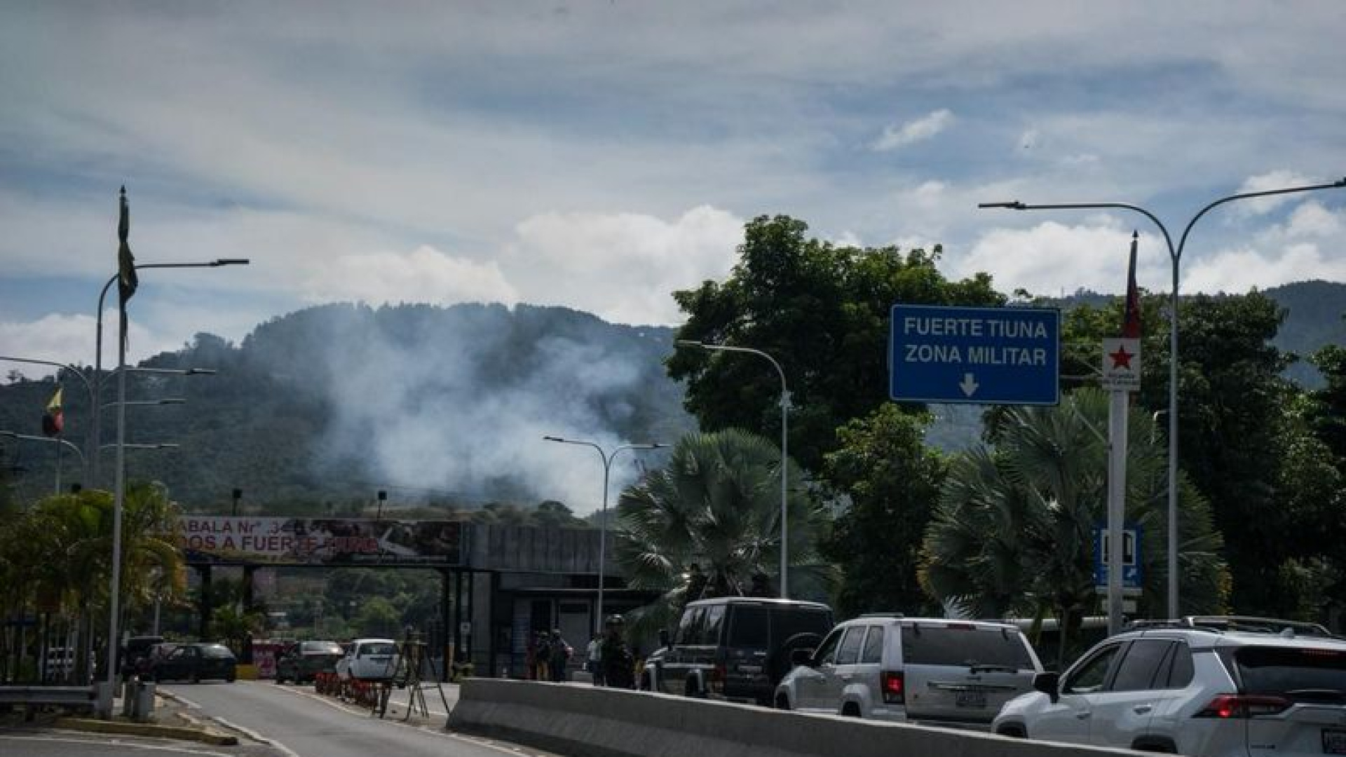 ABD müdahalesinin ardından Venezuela Fuerte Tiuna askeri üssündeki  hasar uydudan görüntülendi | Dış Haberler