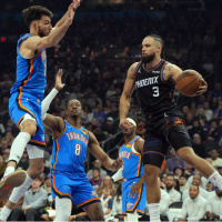 Phoenix Suns, son saniye üçlüğüyle kazandı