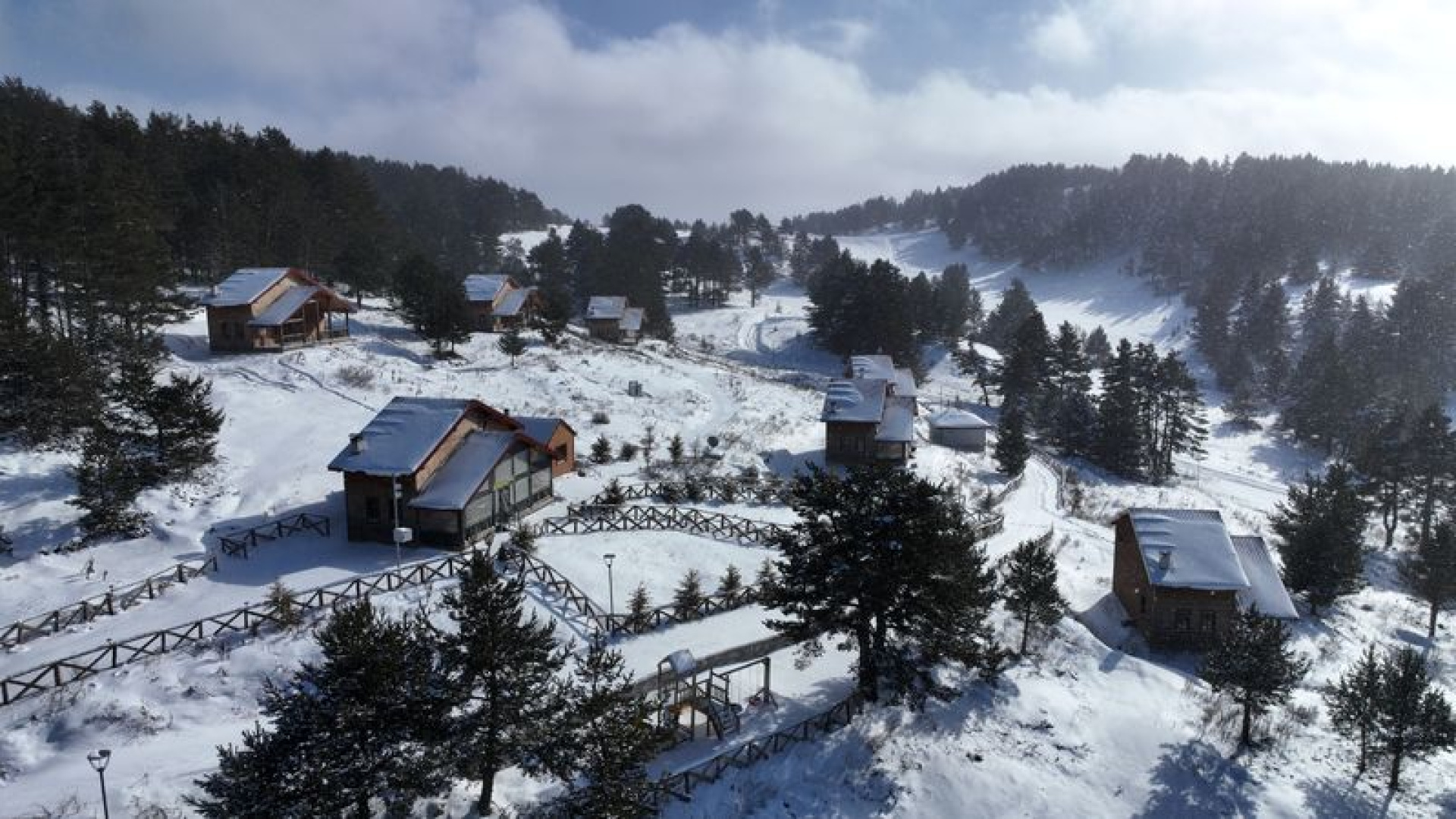 Çam ormanlarıyla çevrili Dumanlı Tabiat Parkı ziyaretçilerini bekliyor