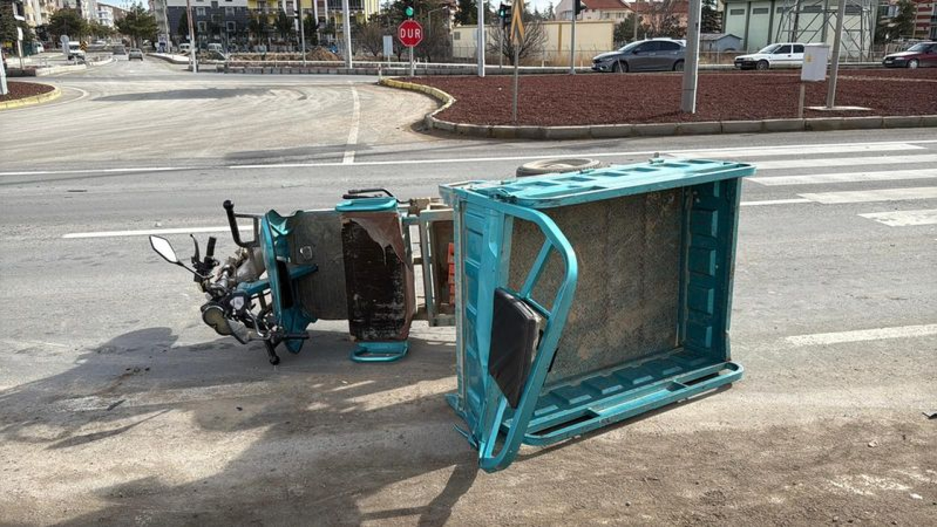 Son dakika: TIR'ın çarptığı mopette bir kişi öldü, 3 kişi yaralandı | Son dakika haberleri