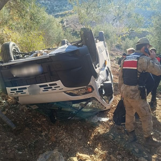 Öğrenci servisi zeytinliğe uçtu!