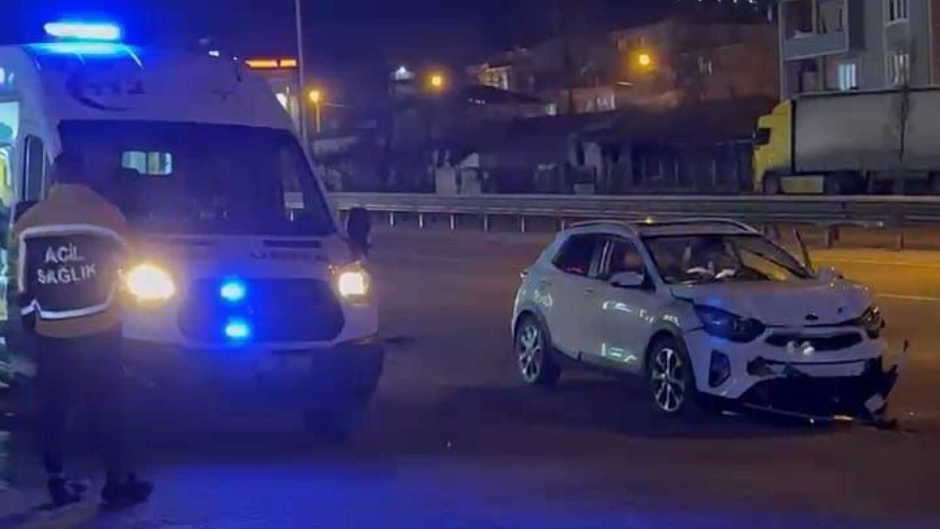 İnegöl'de Zincirleme Kaza: 1'i Çocuk 3 Kişi Yaralandı