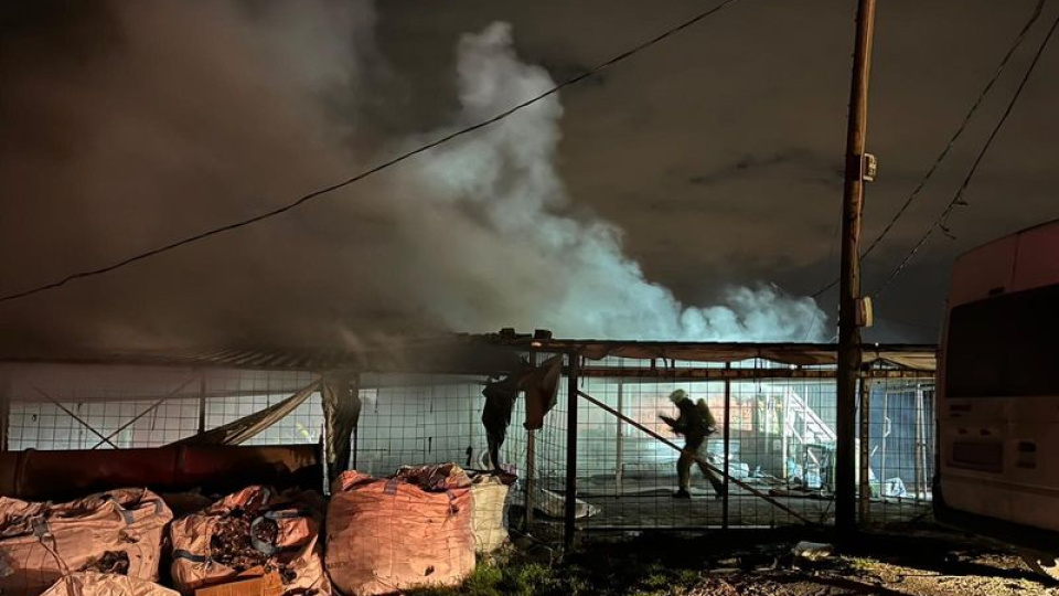 Sultangazi'de iki iş yerinde yangın