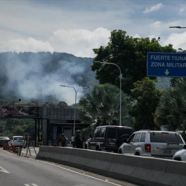 Venezuela'da başkanlık sarayı çevresinde silah sesleri