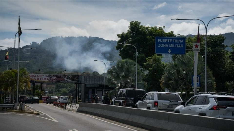 Venezuela'da başkanlık sarayı çevresinde silah sesleri