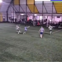 Futbolcuya hakemden hayati müdahale!