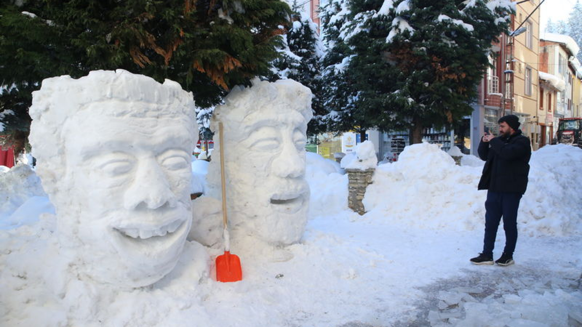 Kastamonulu esnafın kardan heykelleri beğeni topluyor