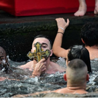 Haliç'te denizden haç çıkarma töreni