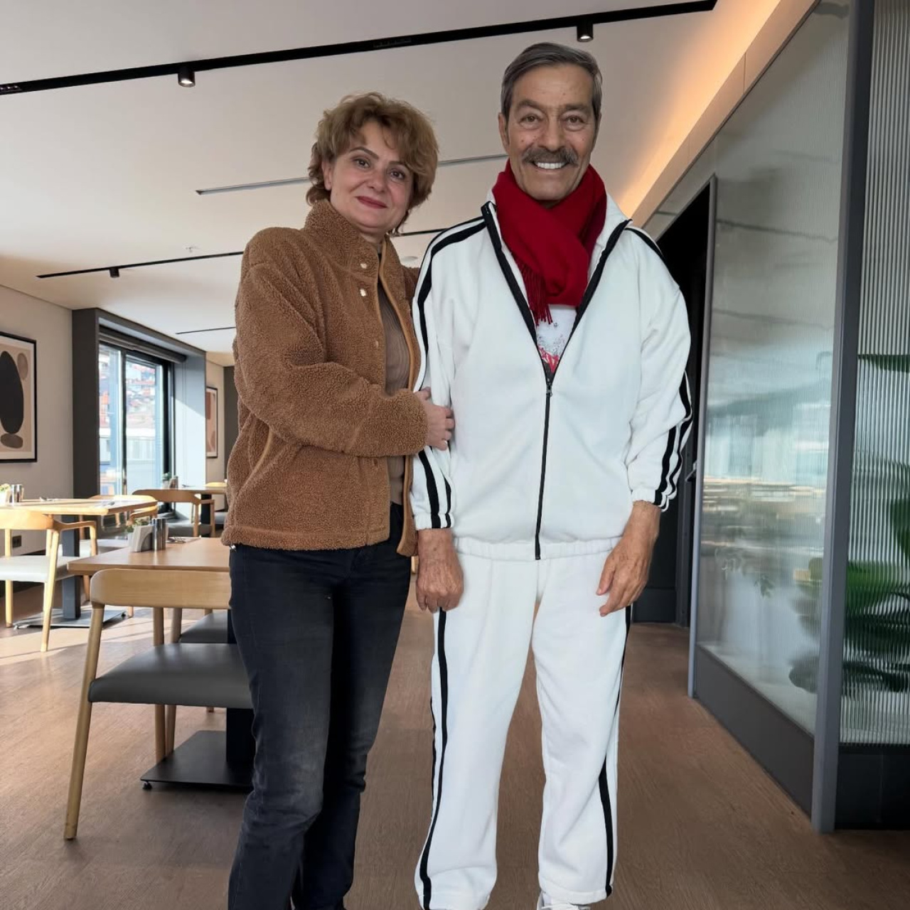 Kadir İnanır ayağa kalktı