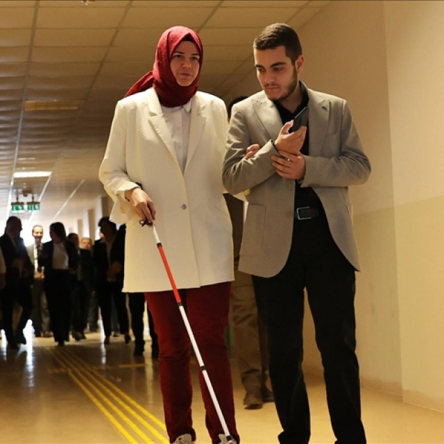 OMÜ'de görme engelliler için "Yapay Zeka Görme Engelli Asistanı" hizmete girdi