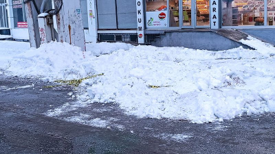 Çatıdan düşen kar ve buz kütlesinin altında kalan kadın öldü