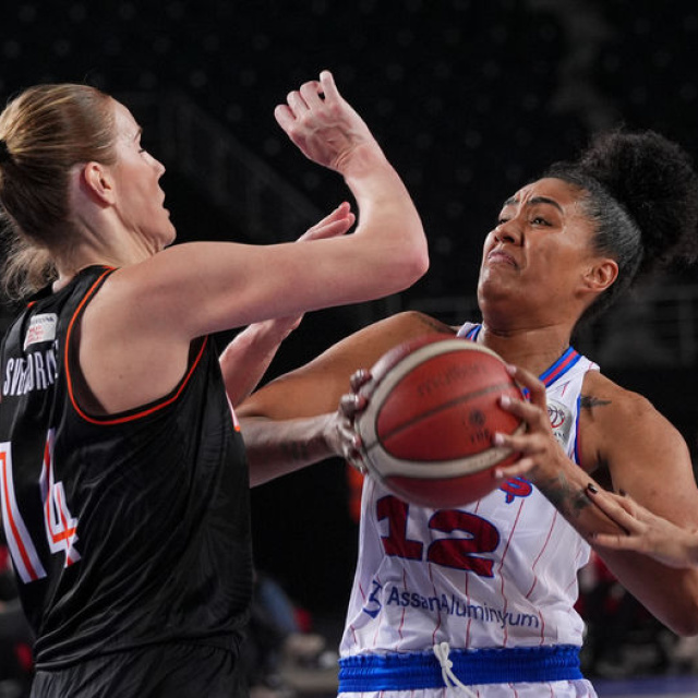 Çimsa ÇBK Mersin yarı finalde!