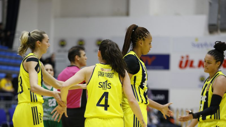 F.Bahçe Opet, 53 sayılık farkla yarı finalde!