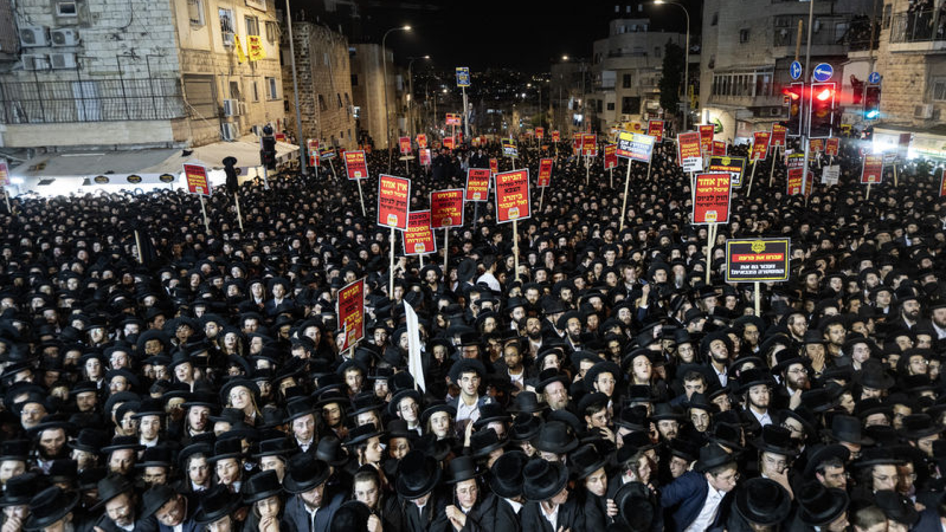 İsrail'de otobüs kalabalığın arasına daldı | Dış Haberler