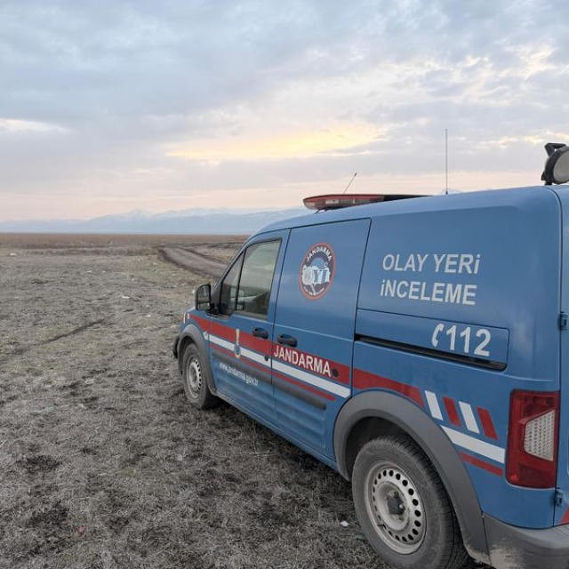 Arkadaşını yanlışlıkla başından vurdu