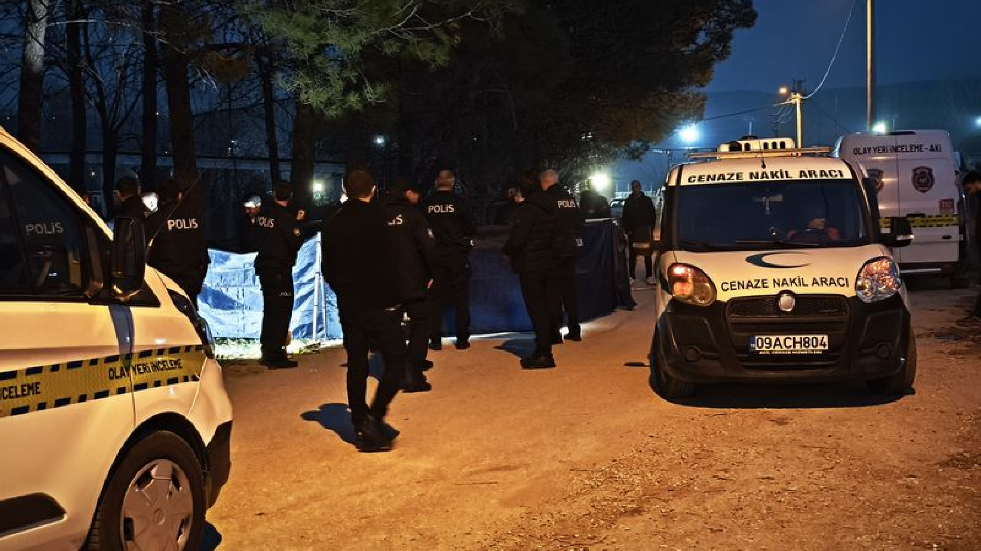 Son dakika: Çarşı ve mahalle bekçisi otomobilinde silahla vurulmuş halde bulundu | Son dakika haberleri