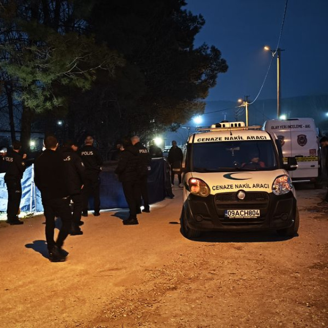 Araçta silahla vurulmuş halde bulundu!