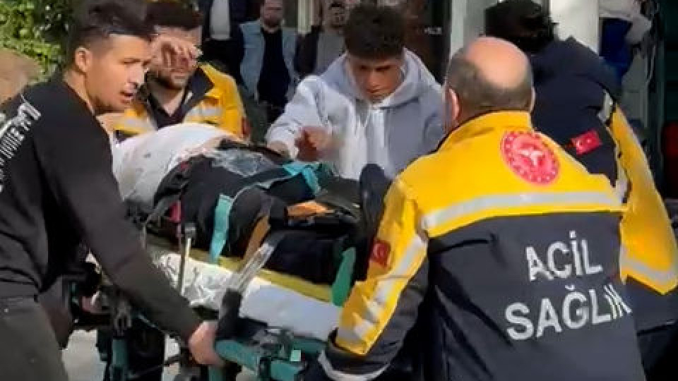 Dehşet! Baba ile 3 oğluna kurşun yağmuru! Biri öldü!