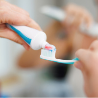 İlk diş macunu neyle yapılıyordu?