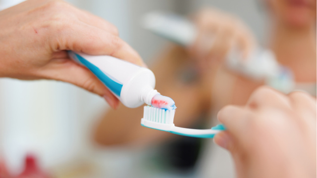 İlk diş macunu neyle yapılıyordu?