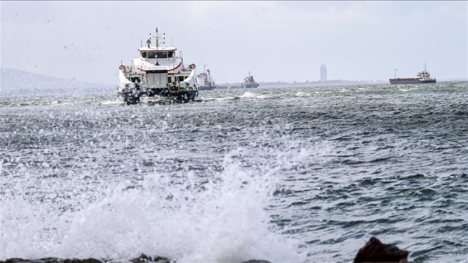 İzmir'de vapur seferleri iptal edildi