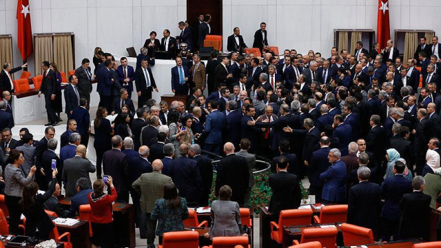 Kadın vekiller kolları sıvadı