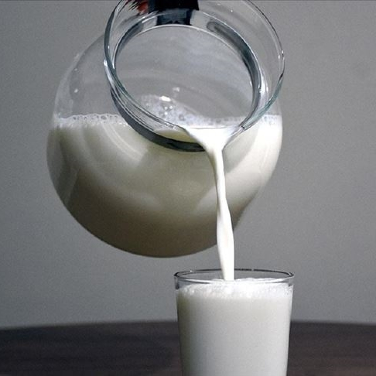 Yeni yılın ilk gününde çiğ süt tavsiye fiyatı belli oldu! Sağlık için tercih edilen çiğ süt fiyatları artık net!