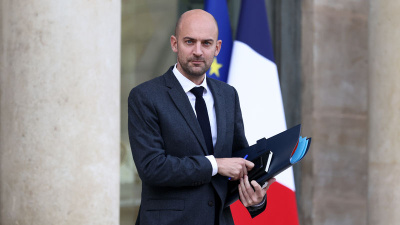 Fransa: Grönland satılık değil