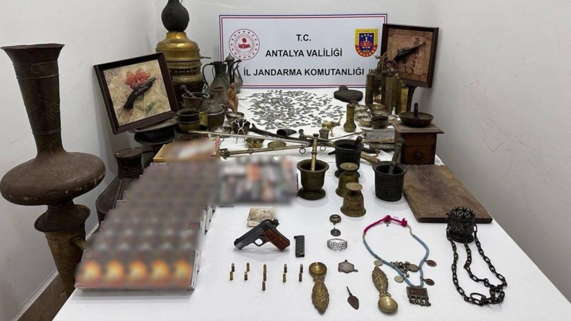 Antalya'da tarihi eser operasyonunda bir zanlı yakalandı