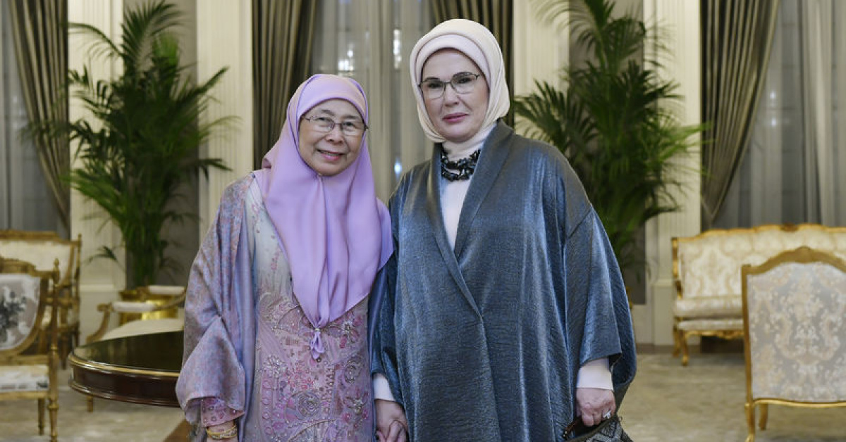 Emine Erdoğan, Malezya Başbakanının eşi Wan Azizah İsmail ile bir araya