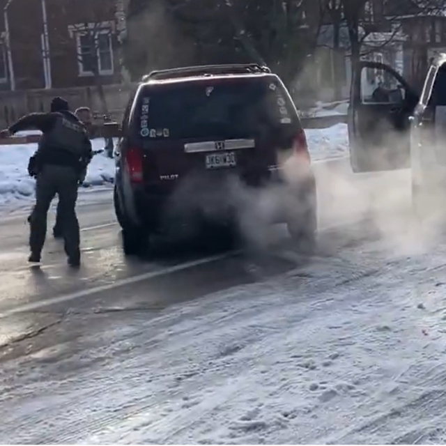 ABD'de ICE polisleri bir kadını vurdu