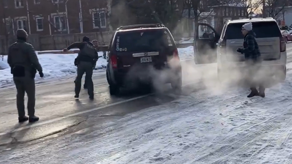 ABD'de ICE polisleri bir kadını vurdu