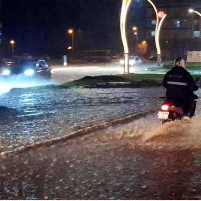 İki ilde sağanak hayatı olumsuz etkiledi