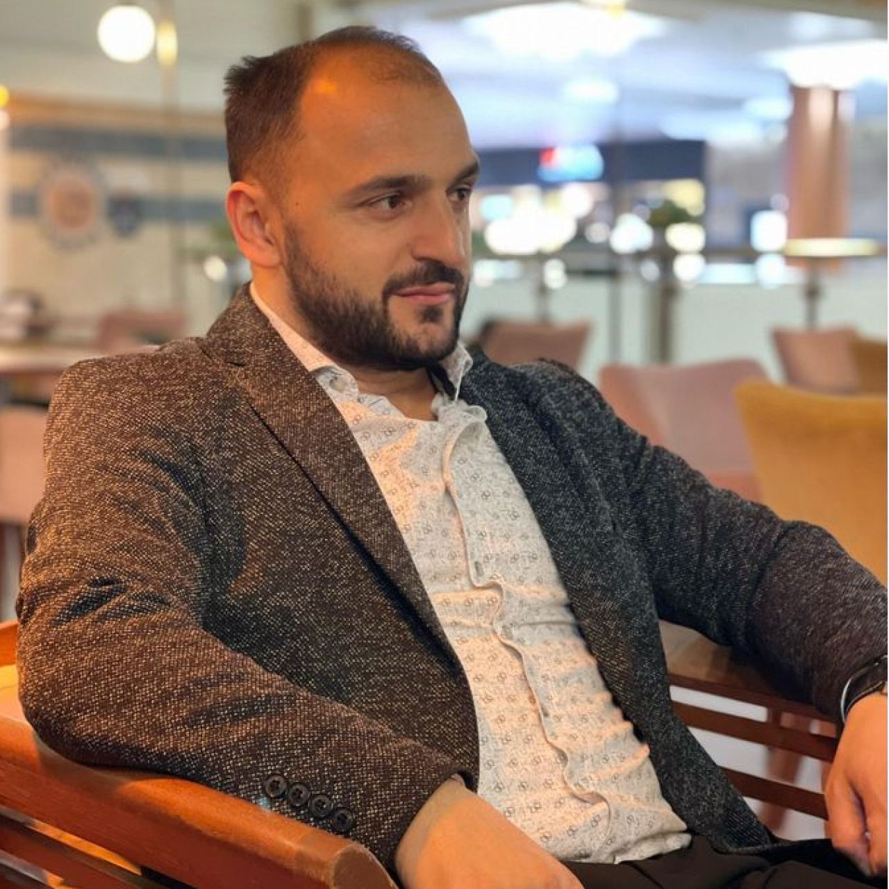 Eski belediye başkan yardımcısı bıçaklı saldırıda öldürüldü