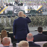 "Savunma bütçesi 1.5 trilyon dolar olmalı"