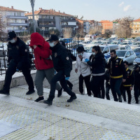 İzmir'deki fuhuş operasyonunda 8 tutuklama