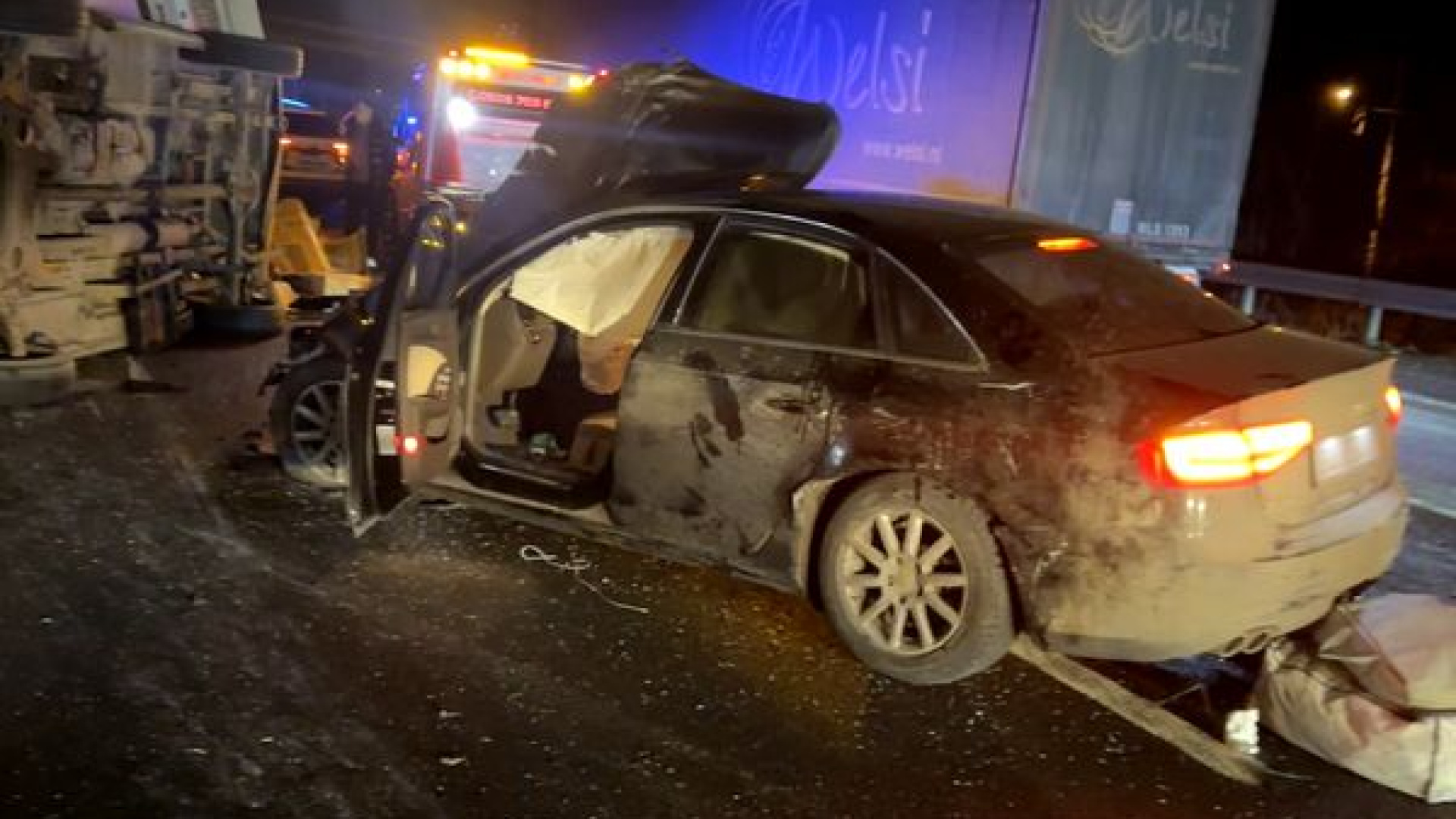 Son dakika: Minibüs ile otomobil otoyolda çarpıştı: 1 ölü, 3 yaralı | Son dakika haberleri