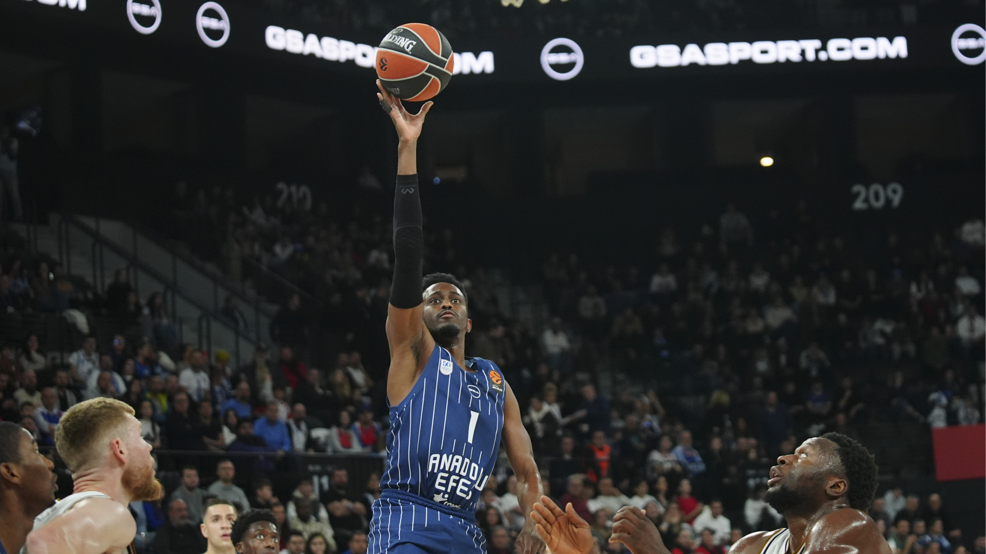 Anadolu Efes, EuroLeague'de Milano'da Zorlu Sınavdan Geçecek