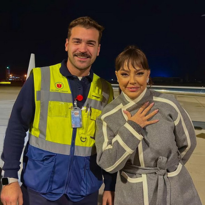 Hayranını kırmadı: Yüzü dikkat çekti