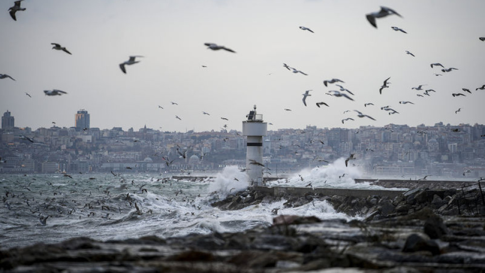 Deniz seferlerine fırtına engeli