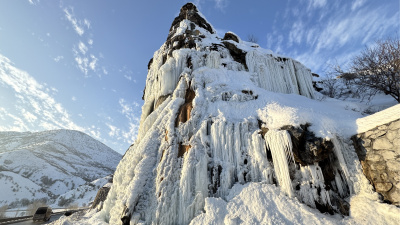 'Deliklitaş' buz sarkıtlarıyla kaplandı