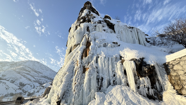 'Deliklitaş' buz sarkıtlarıyla kaplandı